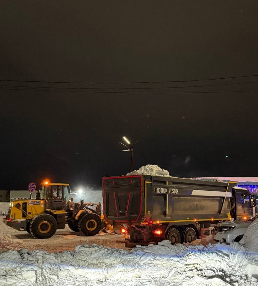 В Петропавловске-Камчатском дорожные службы продолжают ликвидацию последствий циклона В Петропавловске-Камчатском дорожные службы продолжают ликвидацию последствий циклона