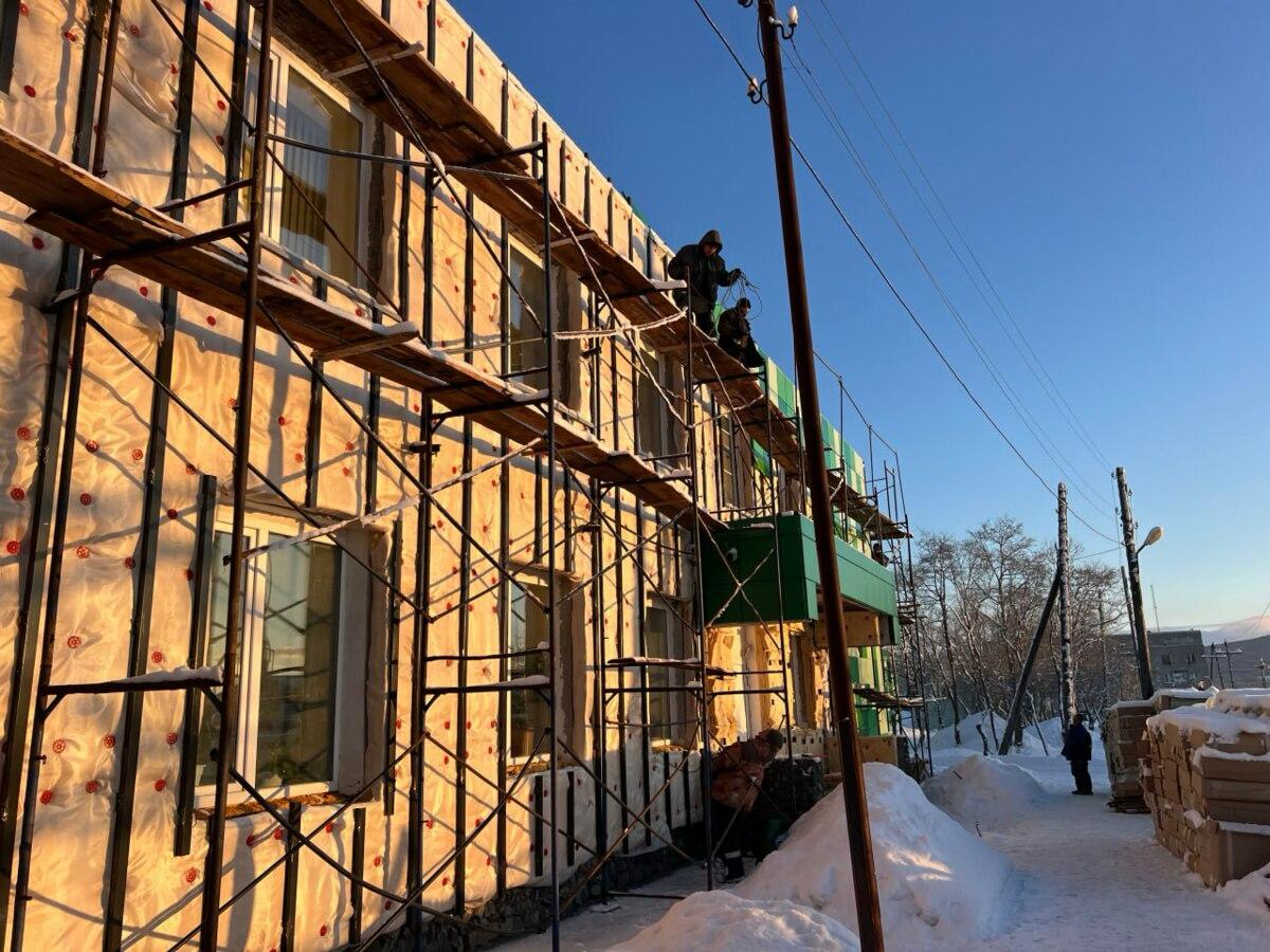 Завершаются работы по капитальному ремонту фасада Корякской окружной больницы Завершаются работы по капитальному ремонту фасада Корякской окружной больницы