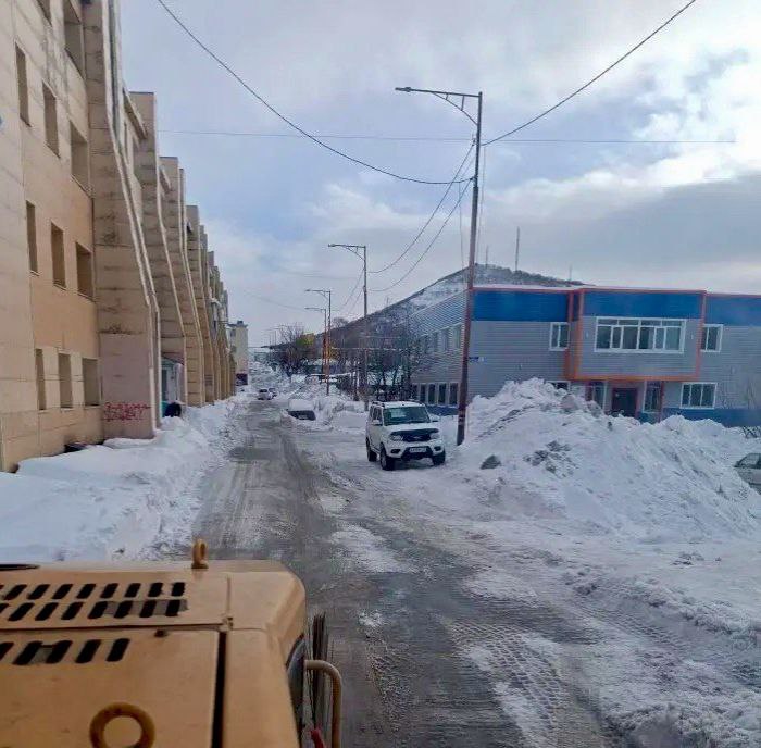 Город день за днем. 14 декабря 2025 года Специализированная техника работает на магистральных дорогах и внутриквартальных проездах Город день за днем. 14 декабря 2025 года Специализированная техника работает на магистральных дорогах и внутриквартальных проездах