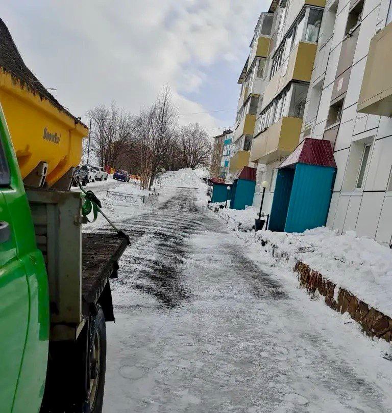 Город день за днем. 14 декабря 2025 года Специализированная техника работает на магистральных дорогах и внутриквартальных проездах Город день за днем. 14 декабря 2025 года Специализированная техника работает на магистральных дорогах и внутриквартальных проездах