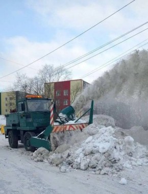 Город день за днем. 15 декабря 2025 года В Петропавловске-Камчатском дорожные службы продолжают очистку городских территорий