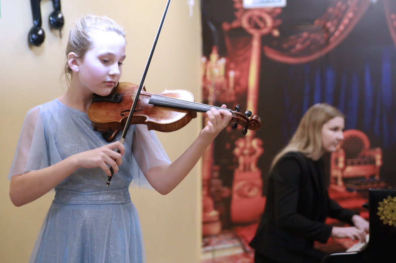 Анатолий Кирносенко продолжает поддержку талантливой молодежи Камчатки Анатолий Кирносенко продолжает поддержку талантливой молодежи Камчатки