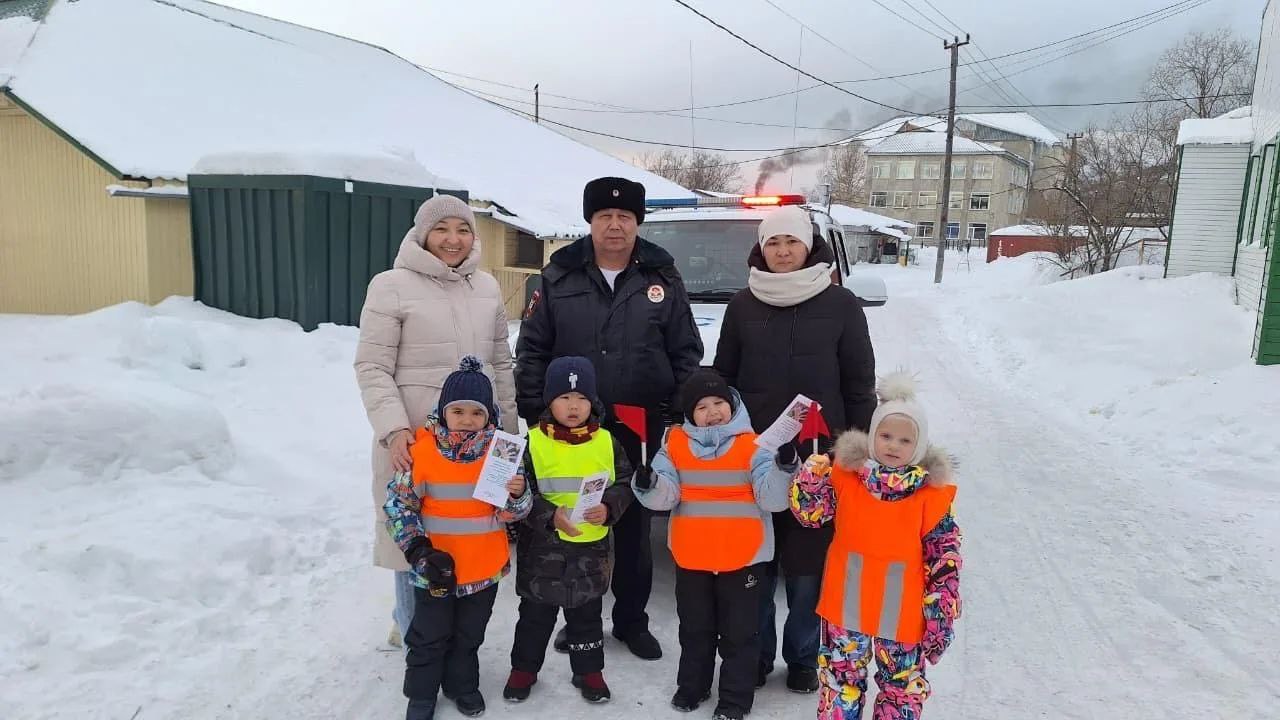 "Волшебные светлячки": в Палане прошла акция по безопасности детей на дорогах "Волшебные светлячки": в Палане прошла акция по безопасности детей на дорогах