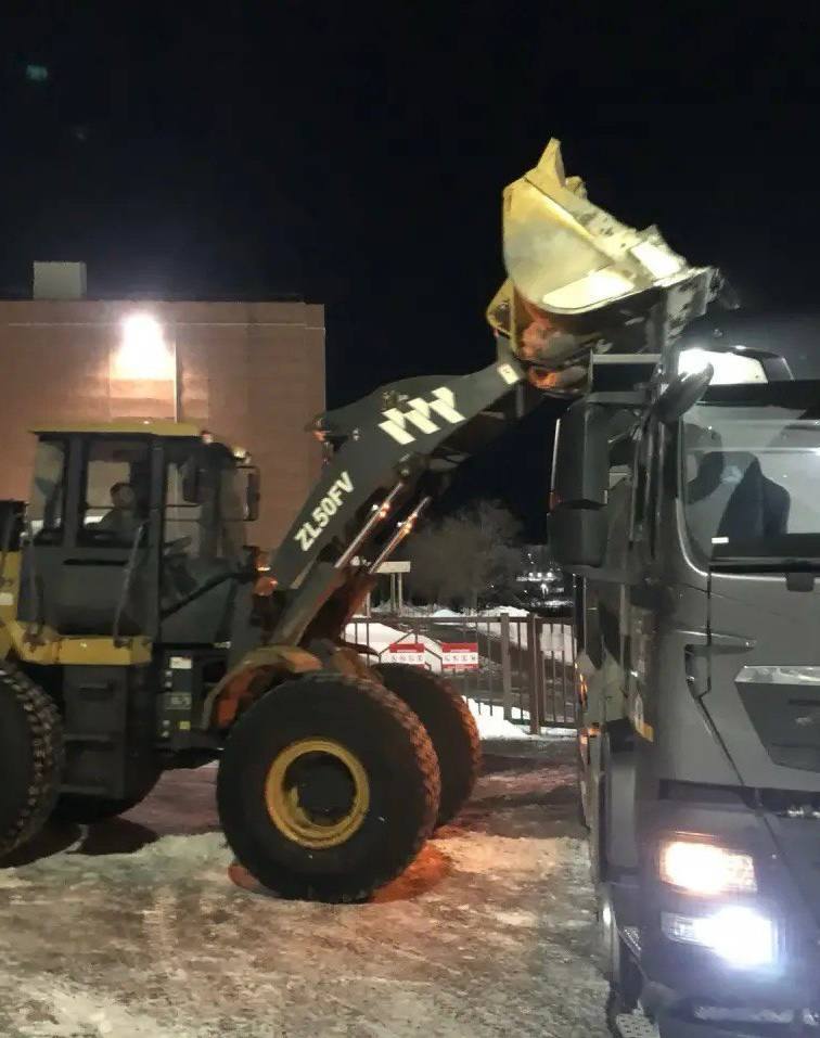 Город день за днем. 15 декабря 2025 года В Петропавловске-Камчатском дорожные службы продолжают очистку городских территорий Город день за днем. 15 декабря 2025 года В Петропавловске-Камчатском дорожные службы продолжают очистку городских территорий