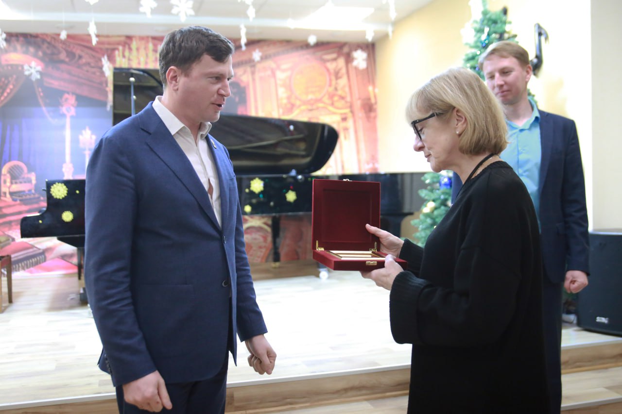 Анатолий Кирносенко продолжает поддержку талантливой молодежи Камчатки Анатолий Кирносенко продолжает поддержку талантливой молодежи Камчатки