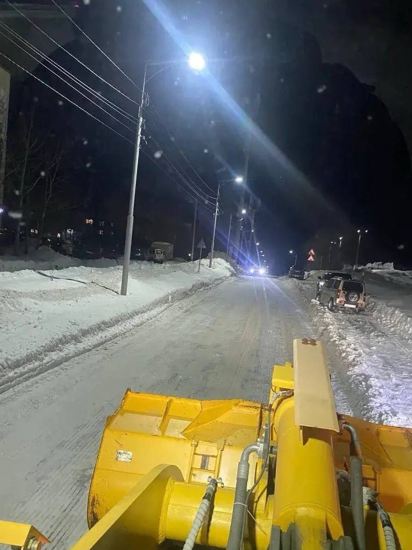 Город день за днем. 15 декабря 2025 года В Петропавловске-Камчатском дорожные службы продолжают очистку городских территорий Город день за днем. 15 декабря 2025 года В Петропавловске-Камчатском дорожные службы продолжают очистку городских территорий