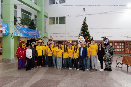 Большой предновогодний праздник для ребят микрорайона «Северо-Восток» состоялся в школе № 42