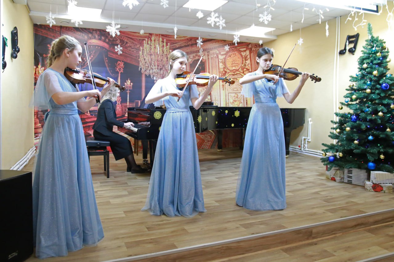 Анатолий Кирносенко продолжает поддержку талантливой молодежи Камчатки Анатолий Кирносенко продолжает поддержку талантливой молодежи Камчатки