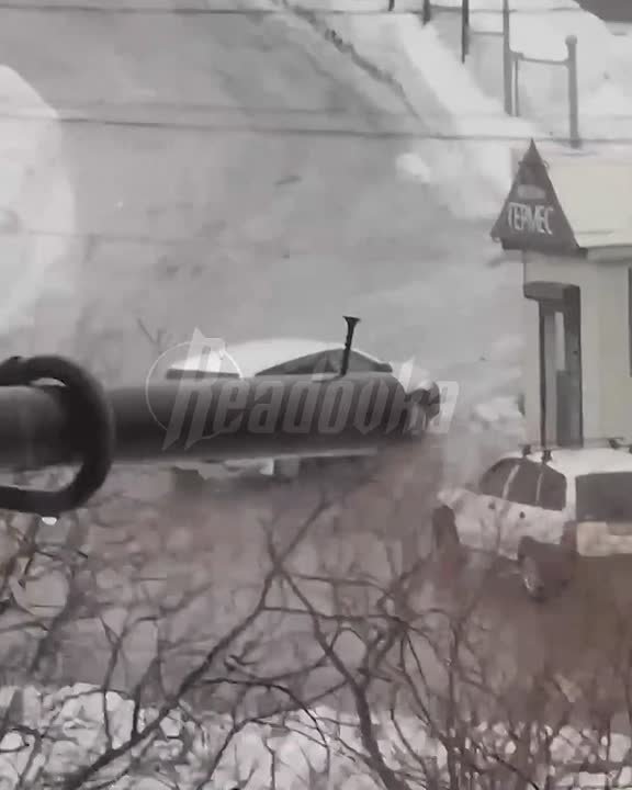 Ледяные ванны и километровые катки устроил тихоокеанский циклон на Камчатке