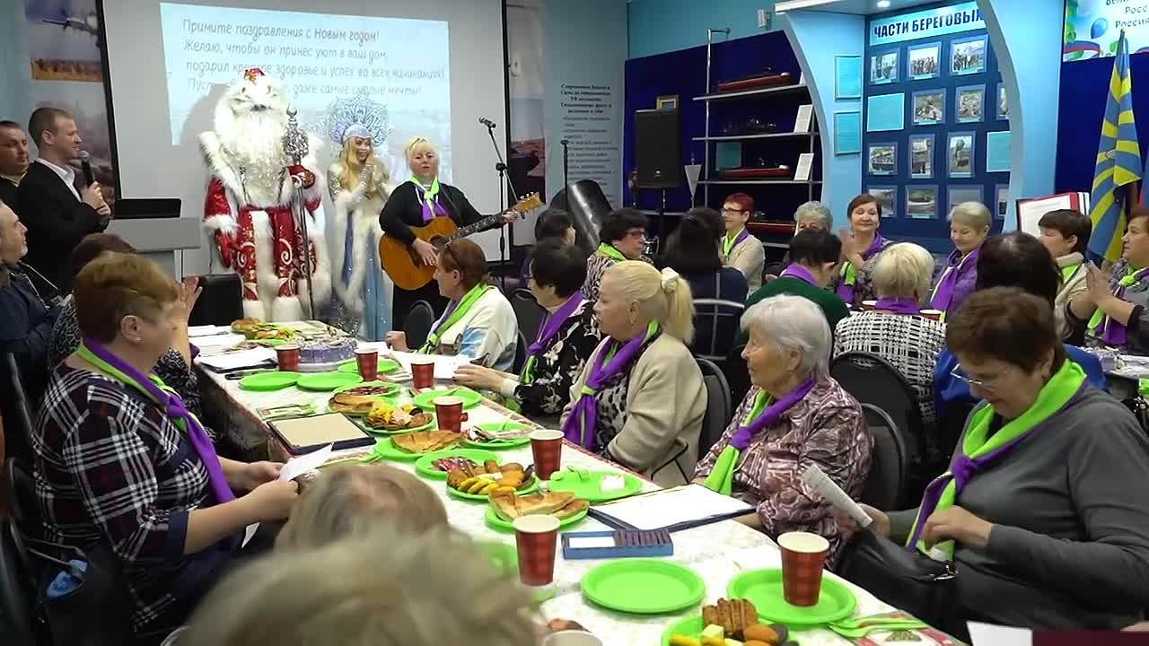 «К Новому году – готовы!» – в клубе старшего поколения «Огонёк» состоялась праздничная программа