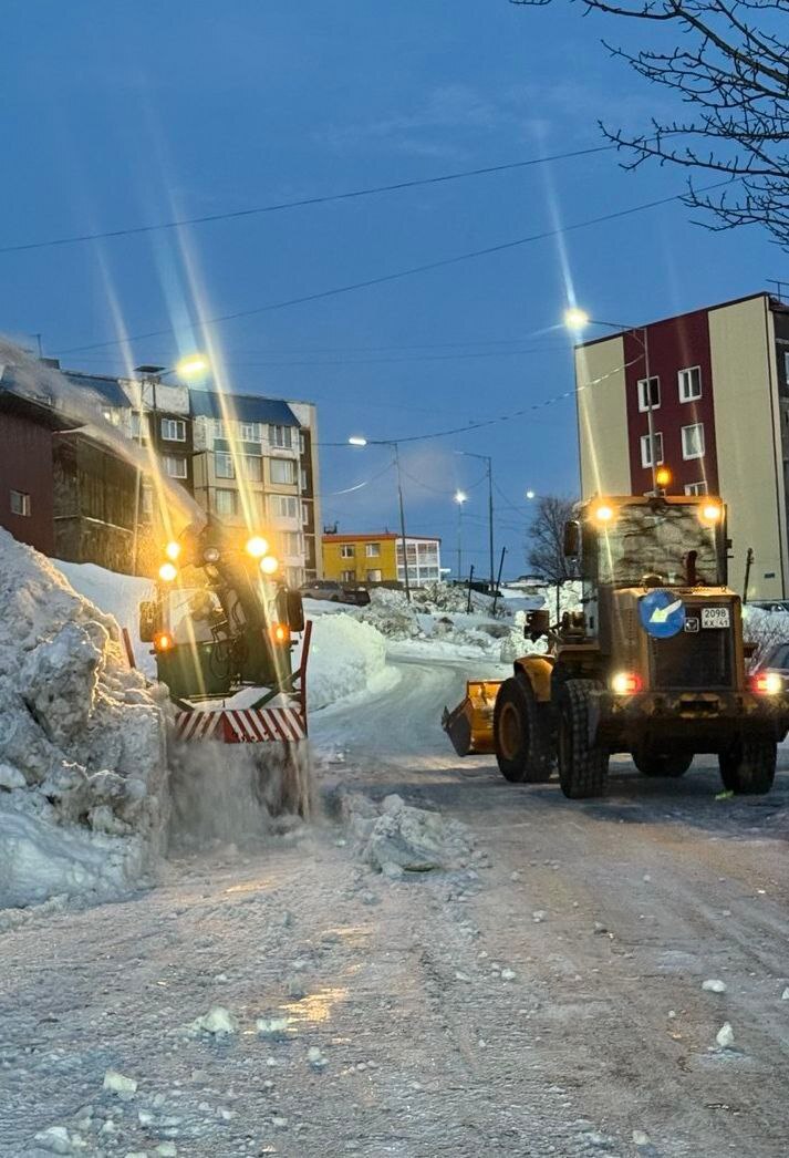 Город день за днем. 18 декабря 2025 года В ПетропавловскеКамчатском продолжаются работы по зимнему содержанию городских территорий Город день за днем. 18 декабря 2025 года В ПетропавловскеКамчатском продолжаются работы по зимнему содержанию городских территорий