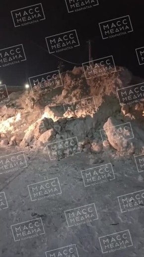 Ребенок сломал ногу на автобусной остановке