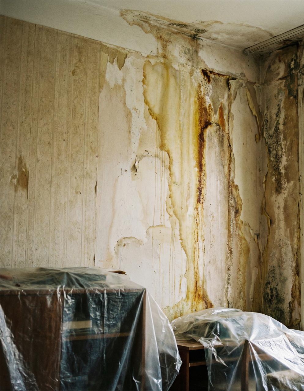 Прокуратура добилась ремонта квартиры инвалида после коммунальной аварии