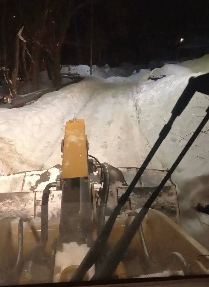 Город день за днем. 23 декабря 2025 года В Петропавловске-Камчатском продолжаются работы по расчистке магистралей, внутриквартальных проездов и придомовых территорий Город день за днем. 23 декабря 2025 года В Петропавловске-Камчатском продолжаются работы по расчистке магистралей, внутриквартальных проездов и придомовых территорий