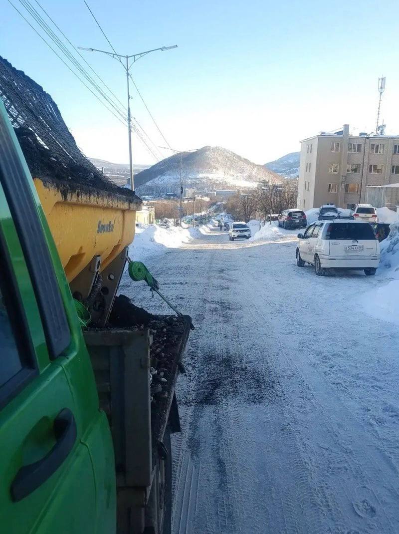 Город день за днем. 23 декабря 2025 года В Петропавловске-Камчатском продолжаются работы по расчистке магистралей, внутриквартальных проездов и придомовых территорий Город день за днем. 23 декабря 2025 года В Петропавловске-Камчатском продолжаются работы по расчистке магистралей, внутриквартальных проездов и придомовых территорий