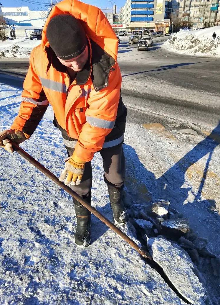 Город день за днем. 23 декабря 2025 года В Петропавловске-Камчатском продолжаются работы по расчистке магистралей, внутриквартальных проездов и придомовых территорий Город день за днем. 23 декабря 2025 года В Петропавловске-Камчатском продолжаются работы по расчистке магистралей, внутриквартальных проездов и придомовых территорий