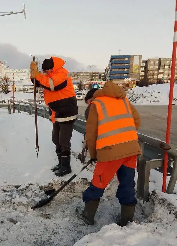 Город день за днем. 23 декабря 2025 года В Петропавловске-Камчатском продолжаются работы по расчистке магистралей, внутриквартальных проездов и придомовых территорий Город день за днем. 23 декабря 2025 года В Петропавловске-Камчатском продолжаются работы по расчистке магистралей, внутриквартальных проездов и придомовых территорий