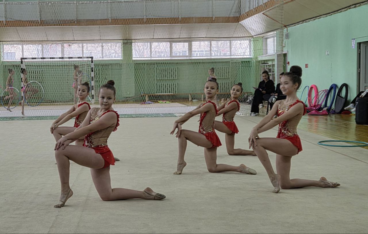 Соревнования по художественной гимнастике собрали лучших спортсменок Камчатки Соревнования по художественной гимнастике собрали лучших спортсменок Камчатки