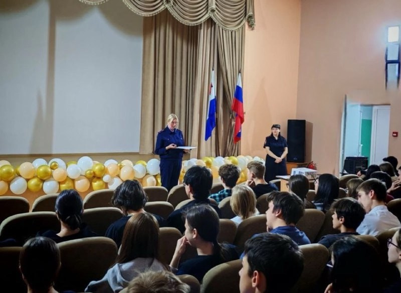 Следователи территориальных подразделений следственного управления СК России по Камчатскому краю встретились с учениками школы и студентами -юристами Следователи территориальных подразделений следственного управления СК России по Камчатскому краю встретились с учениками школы и студентами -юристами