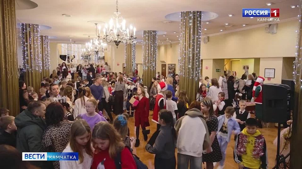 Более 500 детей накануне стали гостями главного новогоднего события региона - "Губернаторской елки"