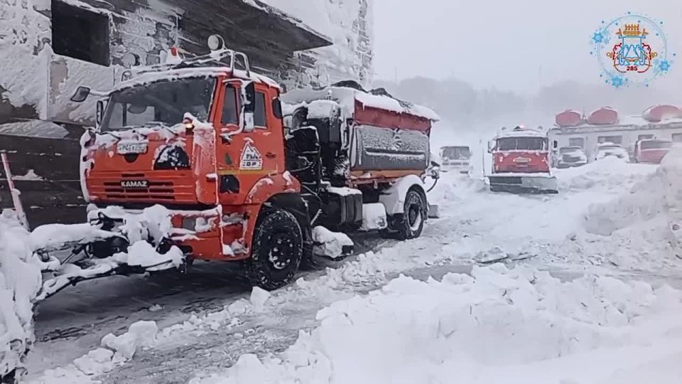 На дорогах города работает снегоуборочная техника