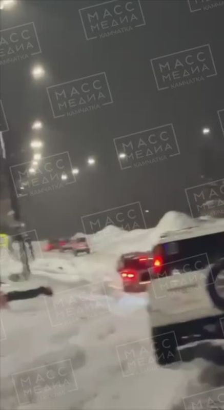 Ленинская утопает в снегу. Как отметили читатели, там можно запросто угробить машину и надолго встрять