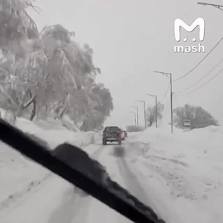 Камчатка утопает в снегу — техника не справляется, общественный транспорт встал, в домах пропал свет