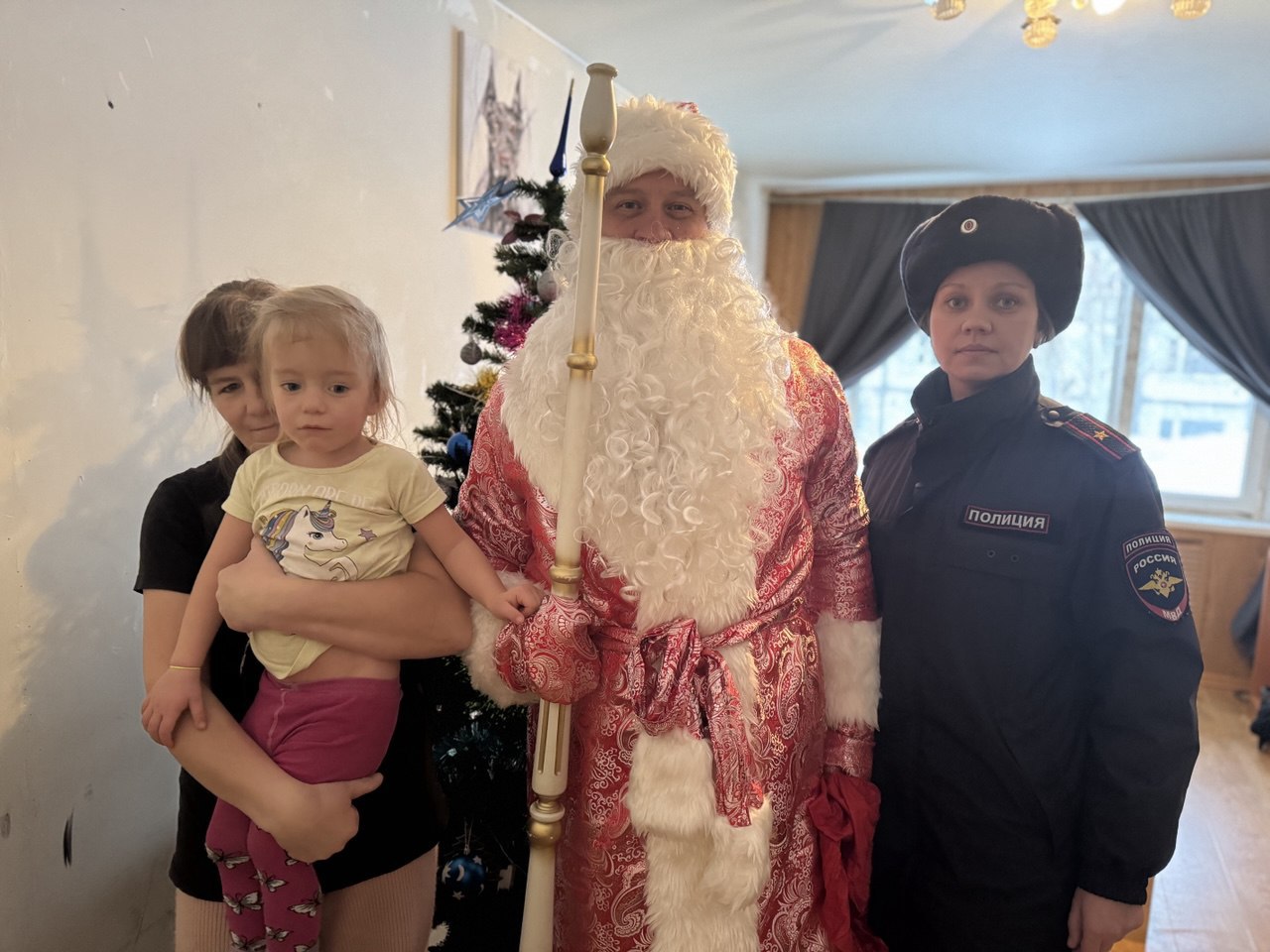 В Петропавловское-Камчатском «Полицейский Дед Мороз» поздравил ребят с наступающими праздниками В Петропавловское-Камчатском «Полицейский Дед Мороз» поздравил ребят с наступающими праздниками