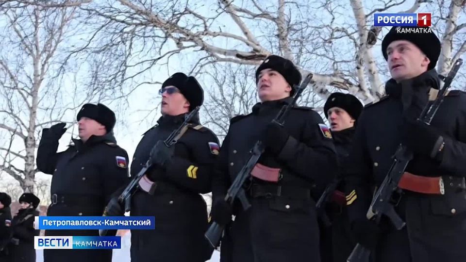 Полку береговой обороны Тихоокеанского флота вручили Боевое знамя воинской части