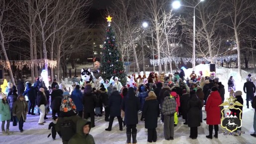 «Полицейский Дед Мороз» устроил для камчатских детей волшебный праздник