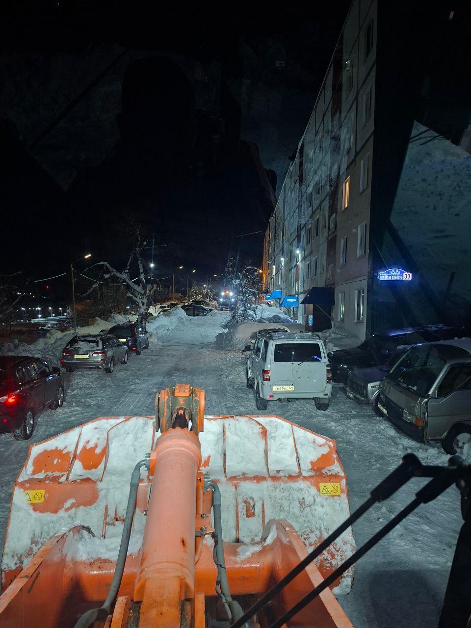 В ночь на 31 декбря на дороги краевой столицы выйдут 150 единиц снегоуборочной техники В ночь на 31 декбря на дороги краевой столицы выйдут 150 единиц снегоуборочной техники