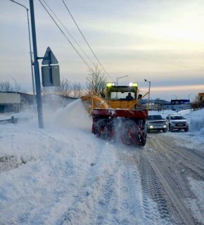 Город день за днем. 30 декабря 2025 года В Петропавловске-Камчатском дорожные службы продолжают работы по ликвидации последствий циклона