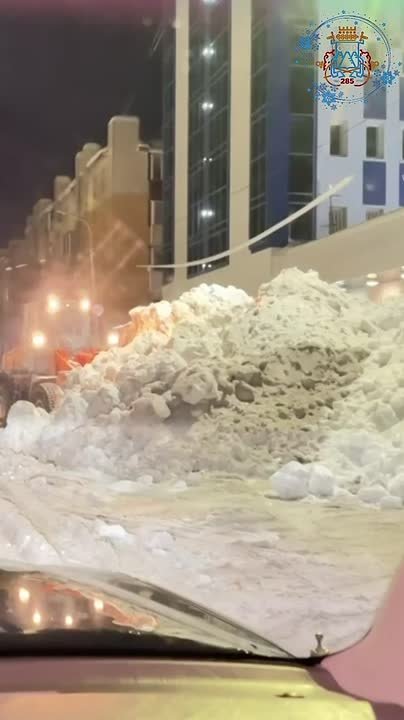 В ночную смену подрядные организации продолжили расчистку дорог города