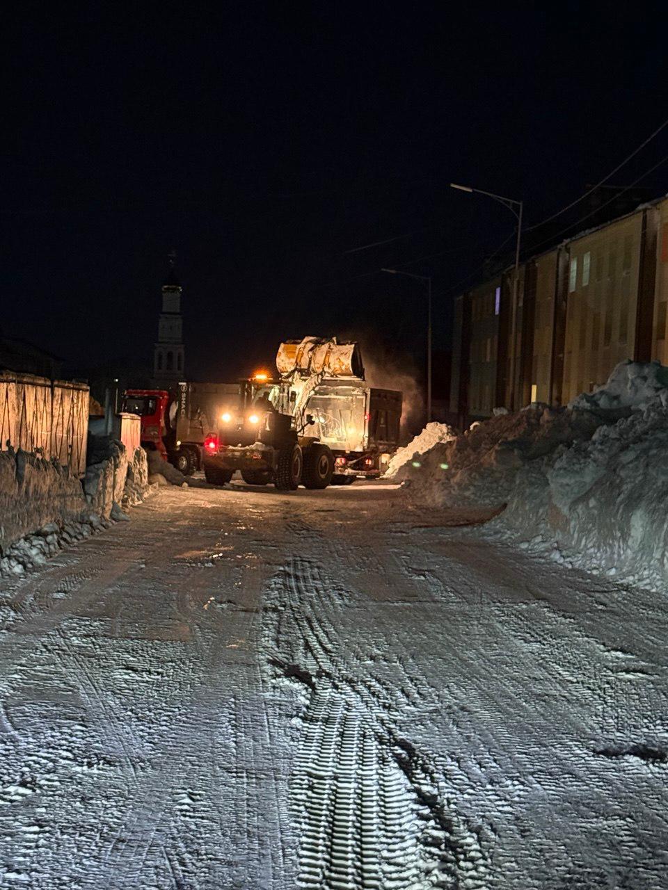 В ночь на 31 декбря на дороги краевой столицы выйдут 150 единиц снегоуборочной техники В ночь на 31 декбря на дороги краевой столицы выйдут 150 единиц снегоуборочной техники