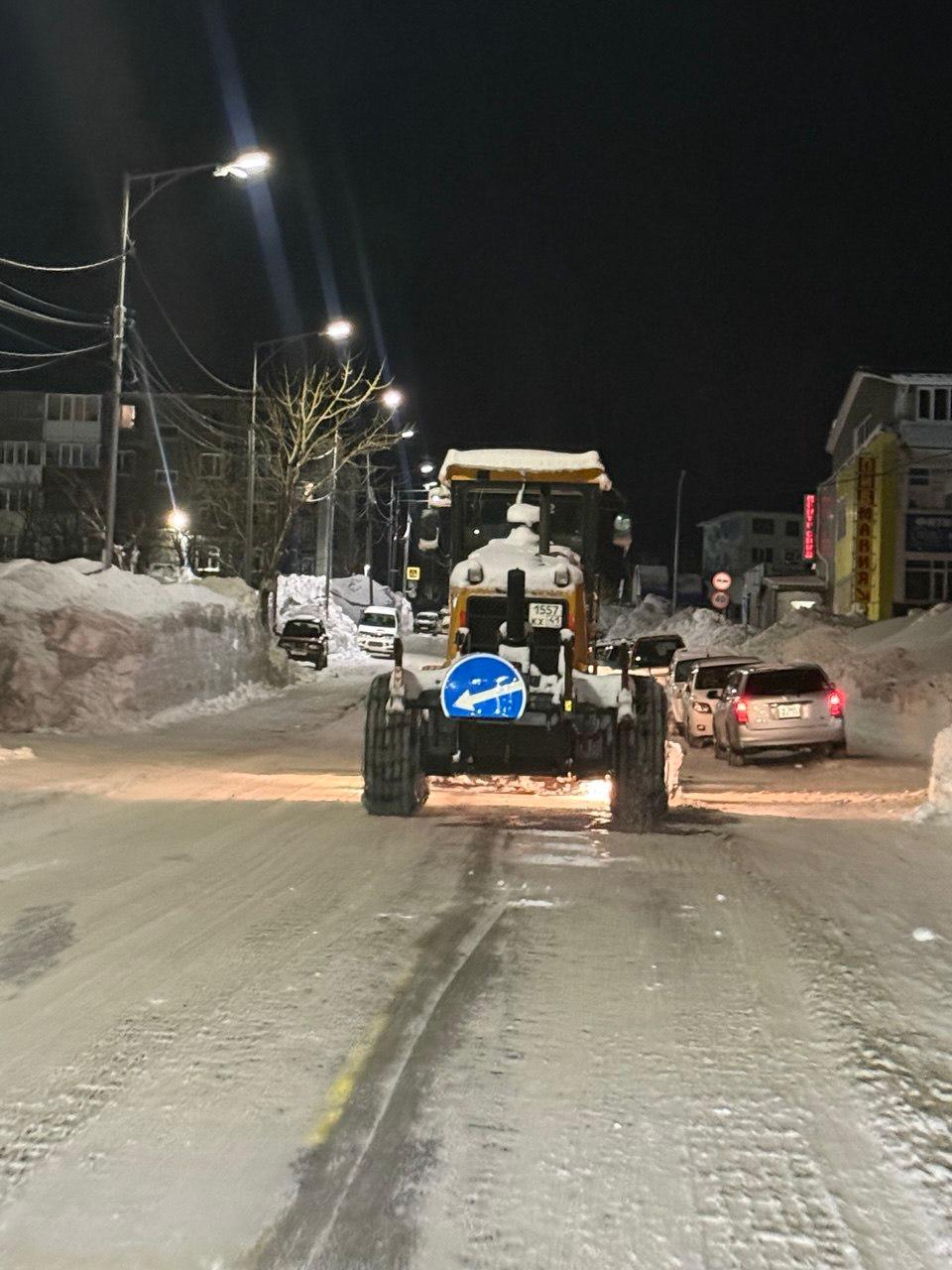 В ночь на 31 декбря на дороги краевой столицы выйдут 150 единиц снегоуборочной техники В ночь на 31 декбря на дороги краевой столицы выйдут 150 единиц снегоуборочной техники