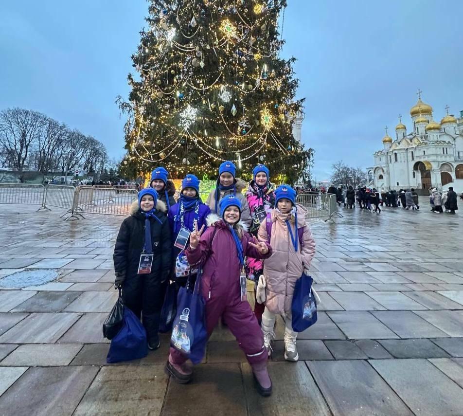 Девять камчатских ребят окунулись в атмосферу главного новогоднего детского праздника страны — Общероссийской Кремлёвской Ёлки Девять камчатских ребят окунулись в атмосферу главного новогоднего детского праздника страны — Общероссийской Кремлёвской Ёлки