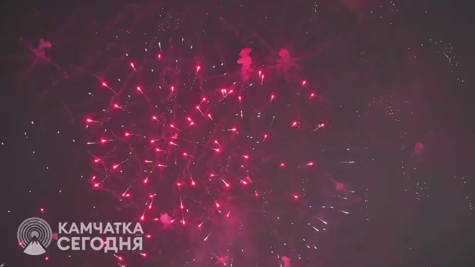 Посмотрите вместе с нами на новогодний салют в центре Петропавловска