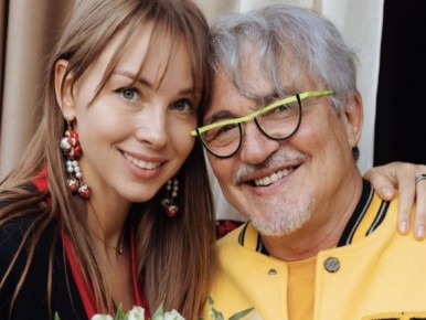 Почему молодые жены российских звезд выбирают старших партнеров?