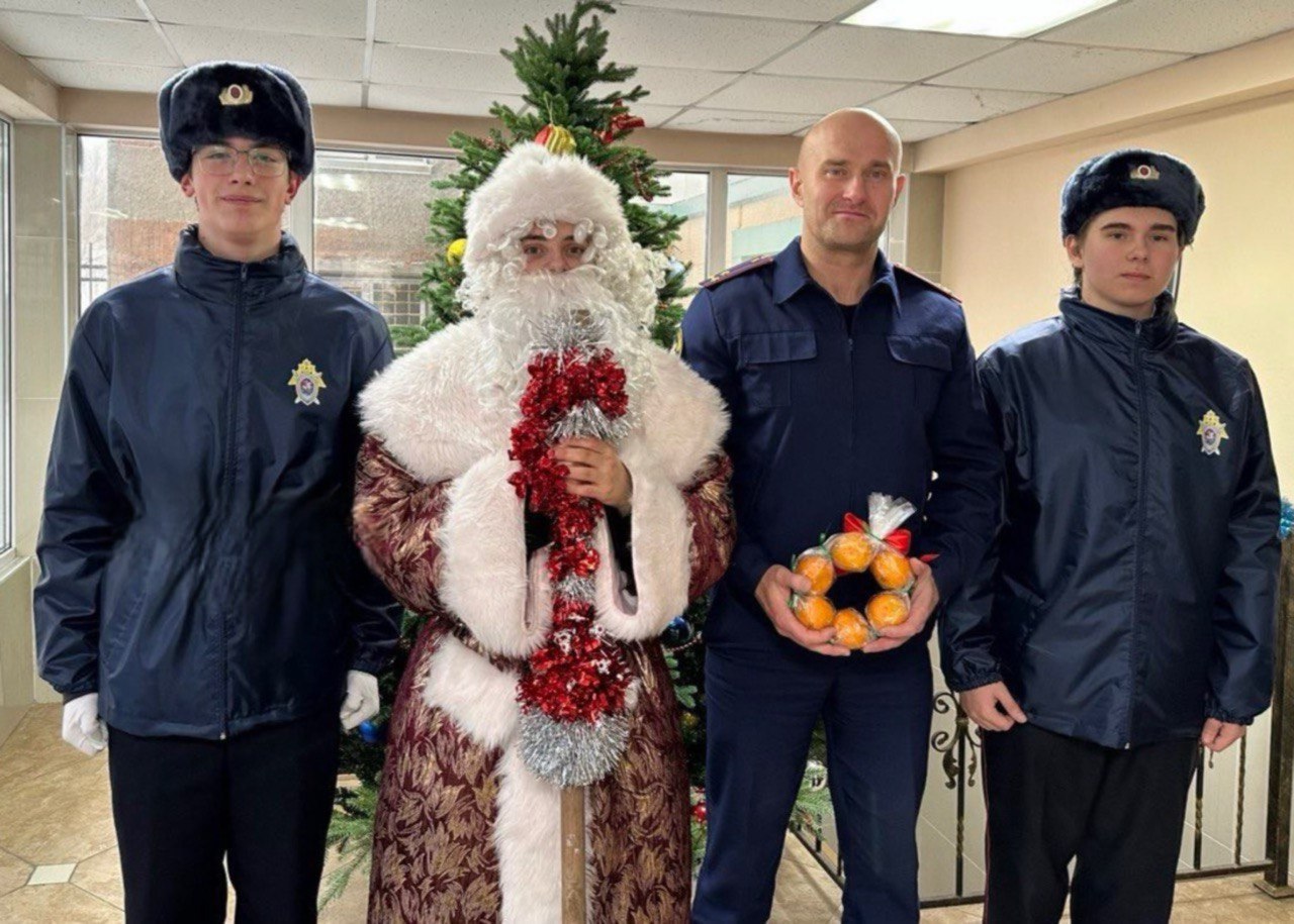 Будущие следователи поздравили действующих офицеров следственного управления СК России по Камчатскому краю