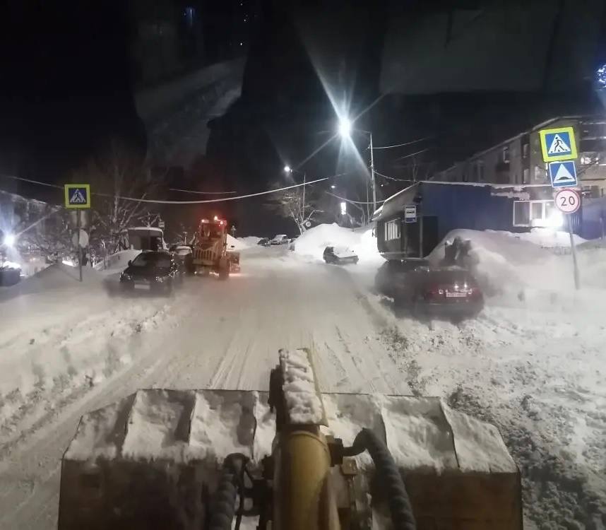 Уважаемые автовладельцы!. Просим вас не парковать автомобили на автобусных остановках ночью Уважаемые автовладельцы!. Просим вас не парковать автомобили на автобусных остановках ночью