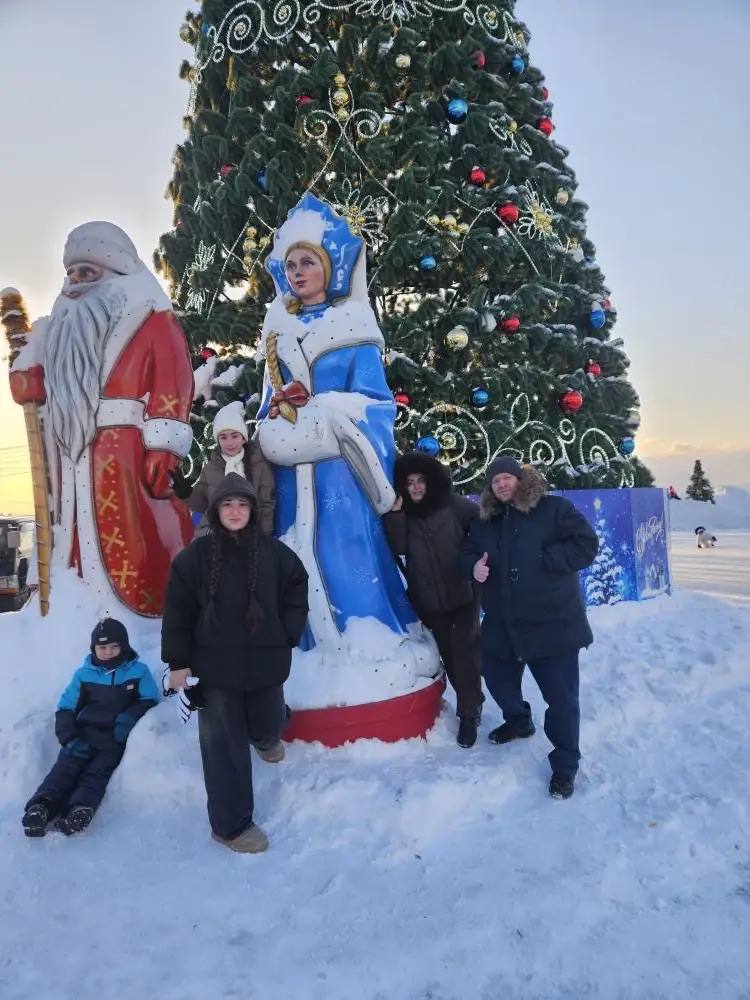 В центре краевой столице для жителей и гостей Камчатки проходят новогодние мероприятия: детские игровые, концертные программы и вечерние молодежные В центре краевой столице для жителей и гостей Камчатки проходят новогодние мероприятия: детские игровые, концертные программы и вечерние молодежные