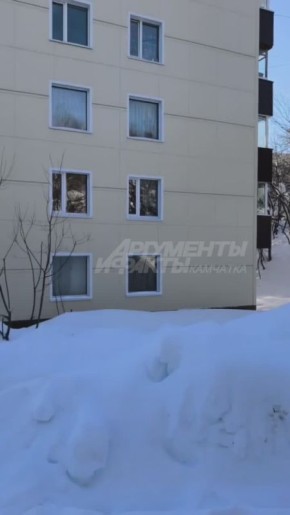 От подписчика:. Владивостокская, 10. Сегодня застряла скорая, которой надо было забрать пациента на госпитализацию