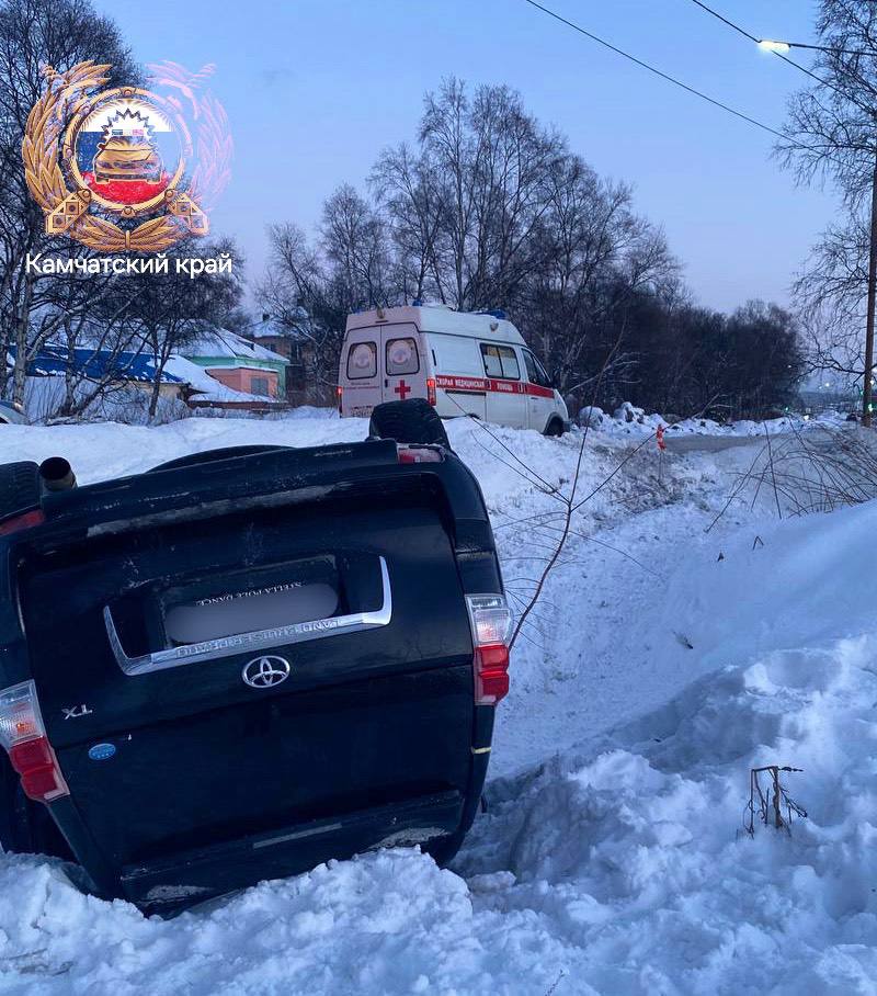 Пассажирка пострадала в ДТП с перевернувшимся «Прадо»