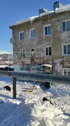 Опасность над головой. На доме по адресу Спортивная, 9 сложилась критическая ситуация