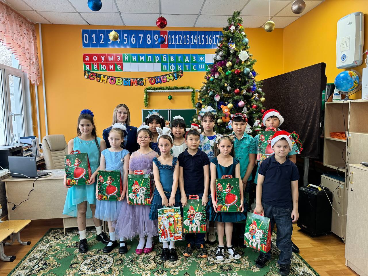 Камчатские прокуроры подарили праздник детям