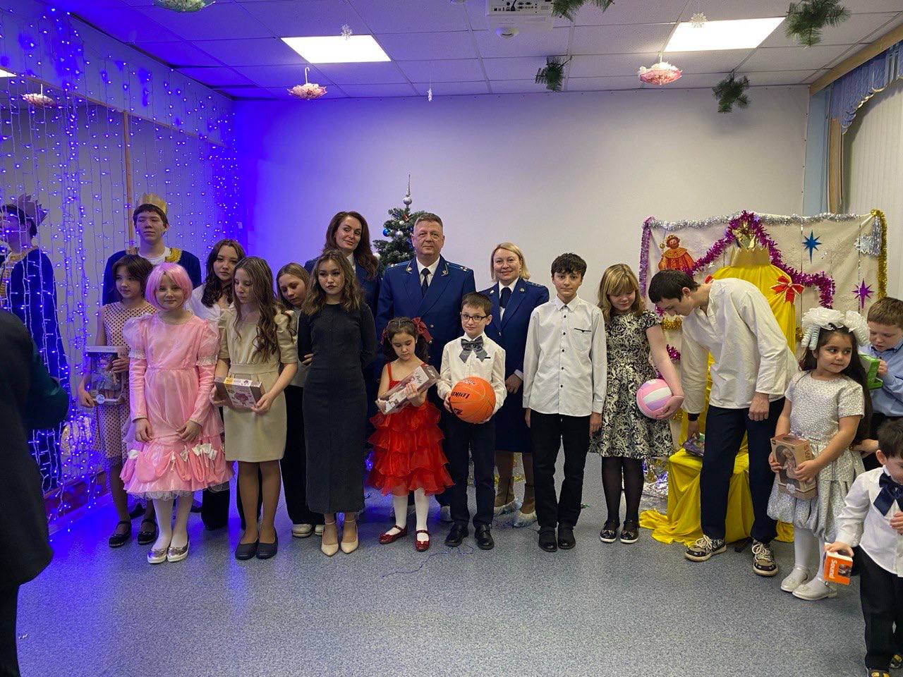 Камчатские прокуроры подарили праздник детям Камчатские прокуроры подарили праздник детям