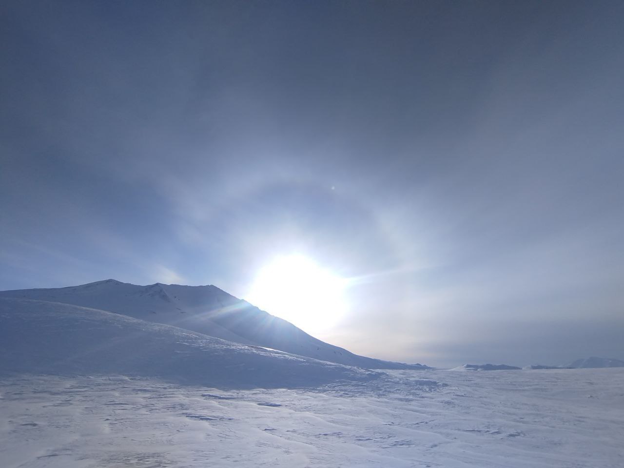 Небесный нимб запечатлели в Южно-Камчатском природном парке