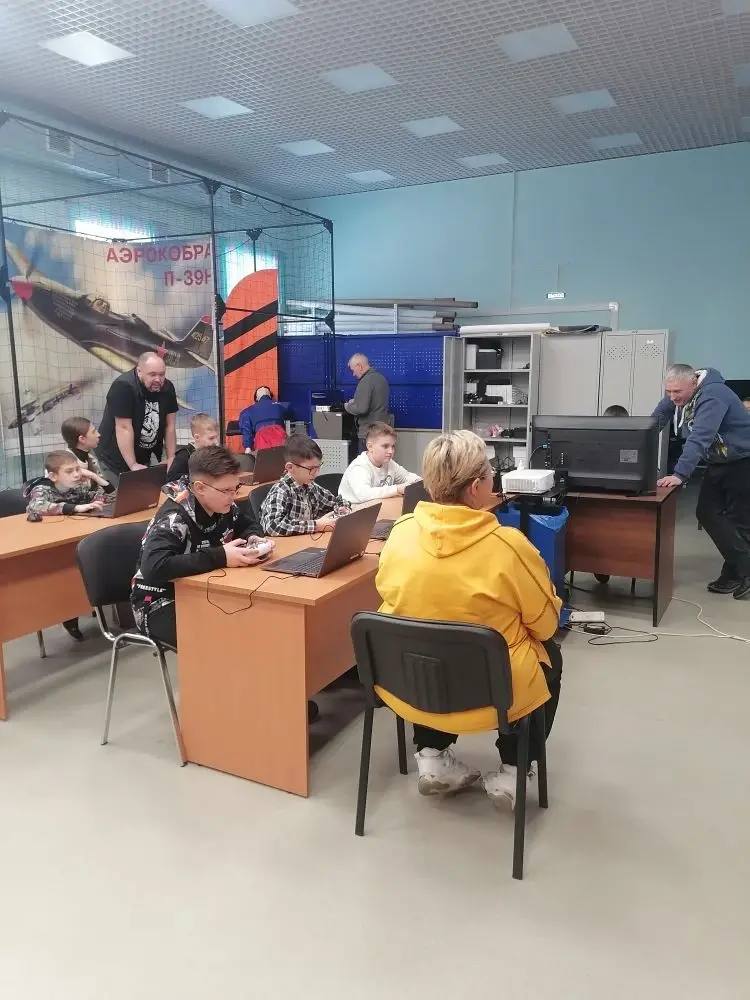 В Подростковом центре «Патриот» проходит мастер - класс для детей и взрослых по обучению на БПЛА (полёты на симуляторах)! В Подростковом центре «Патриот» проходит мастер - класс для детей и взрослых по обучению на БПЛА (полёты на симуляторах)!