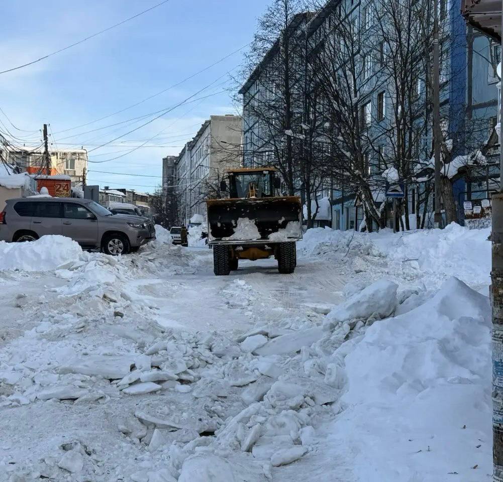 Город день за днем. 6 января 2026 года В Петропавловске-Камчатском дорожные службы продолжают комплекс работ по ликвидации последствий циклона Город день за днем. 6 января 2026 года В Петропавловске-Камчатском дорожные службы продолжают комплекс работ по ликвидации последствий циклона