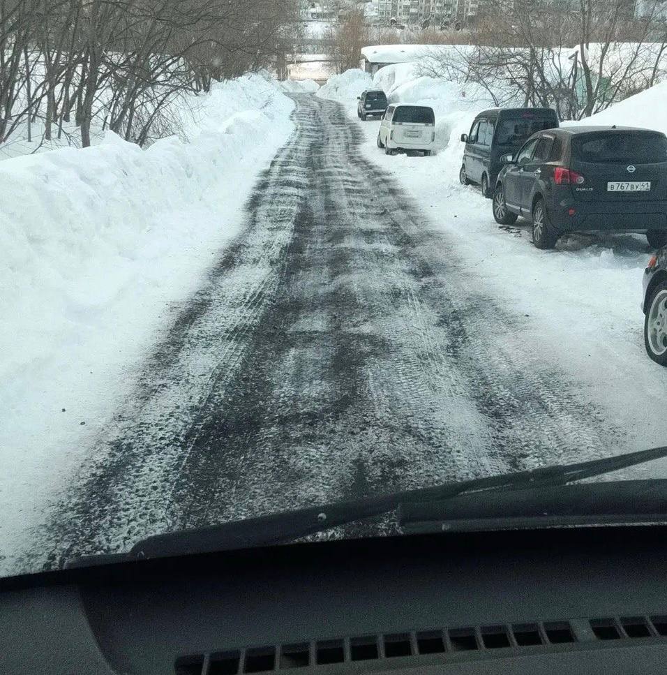 Город день за днем. 6 января 2026 года В Петропавловске-Камчатском дорожные службы продолжают комплекс работ по ликвидации последствий циклона Город день за днем. 6 января 2026 года В Петропавловске-Камчатском дорожные службы продолжают комплекс работ по ликвидации последствий циклона